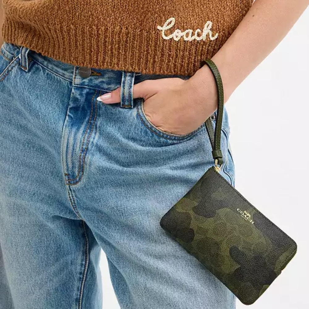 COACH NWT Signature Camo Green and Black Patterned Corner Zip Wristlet